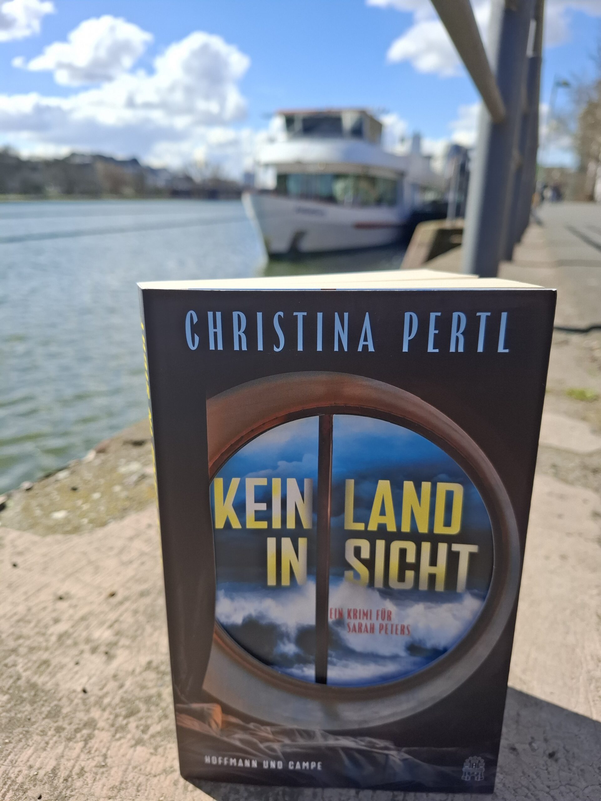 Pertl, Christina: Kein Land in Sicht